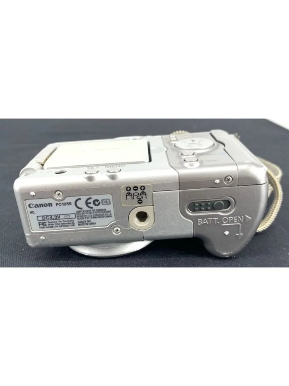 Canon PowerShot A80 4.0MP Flip Screen Digital Camera Bundle Software Cord Strap